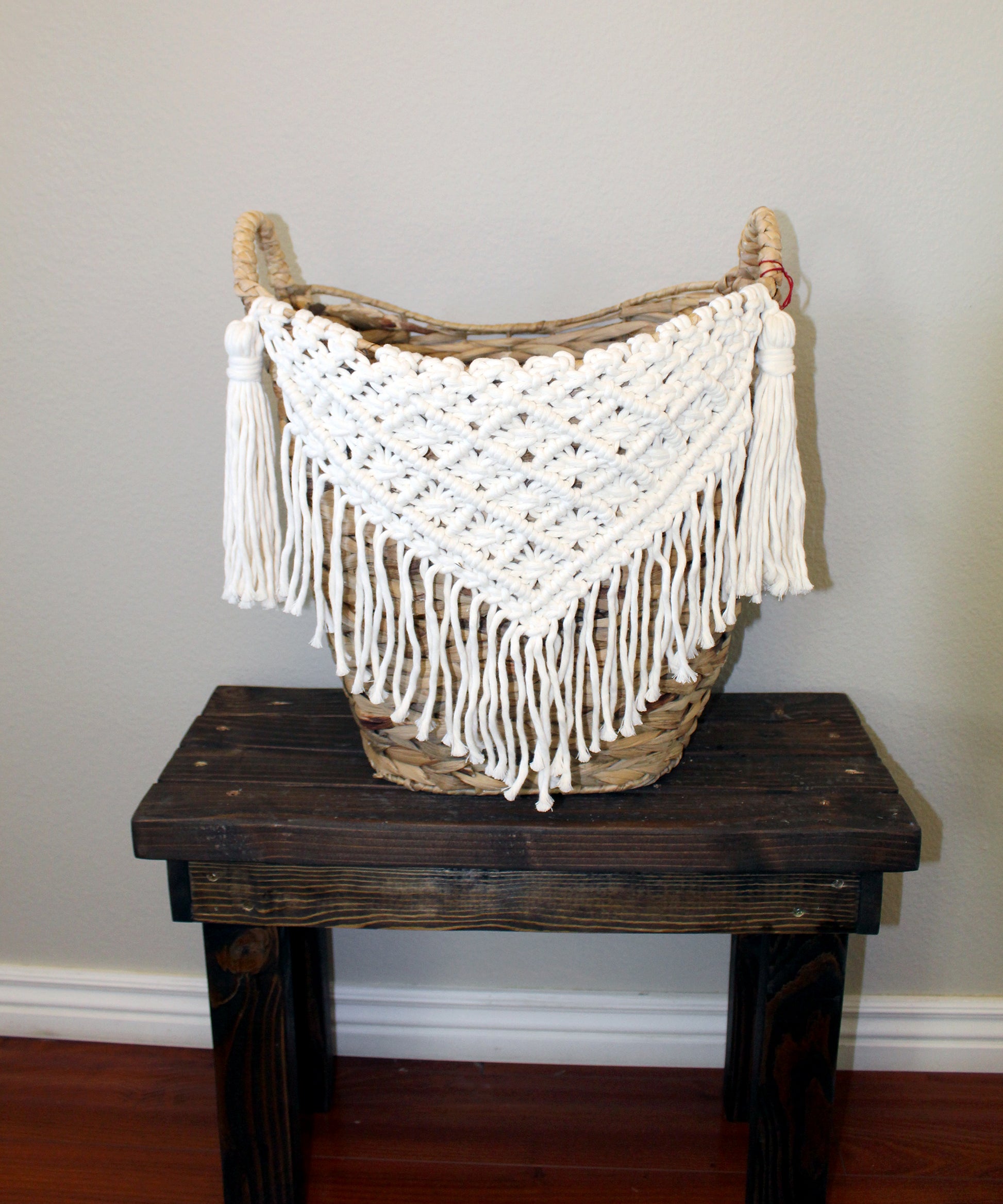 Forget Me Knots Macrame Diamond V Wicker Basket image 0