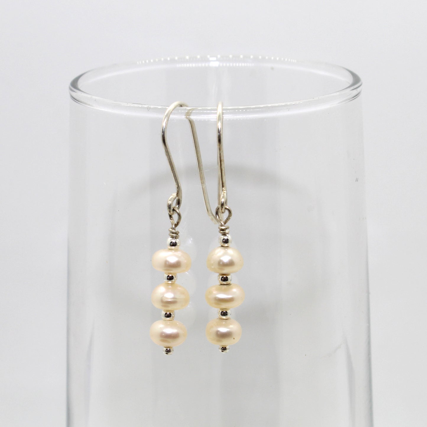 Tres Pearl Earrings image 3