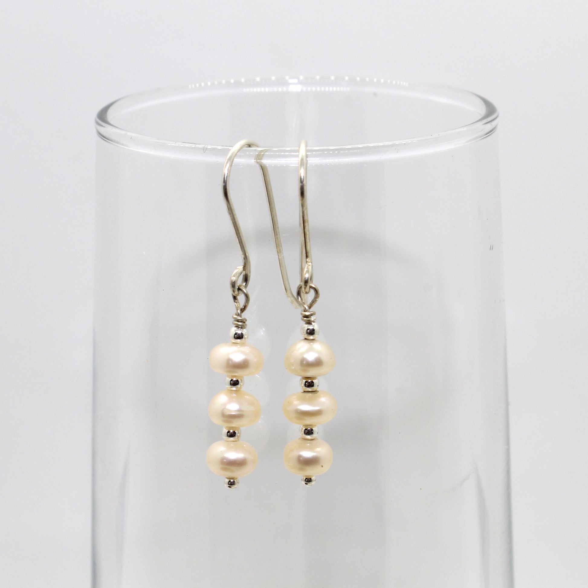 Tres Pearl Earrings image 3